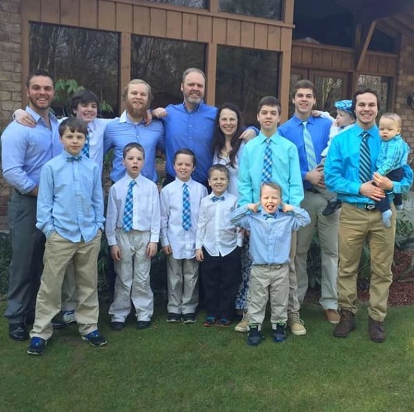 USA: Un couple avec 13 fils accueillent leur 14ème garçon