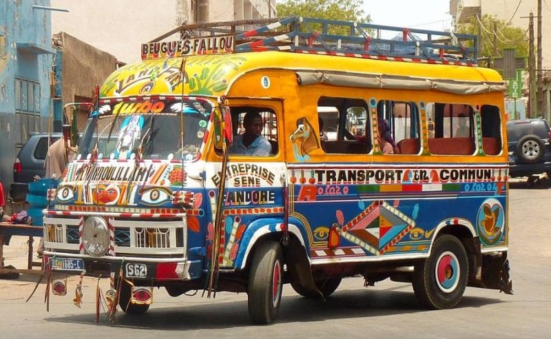 Transports-en-commun-au-Sénégal-Car-Rapide-1100×677