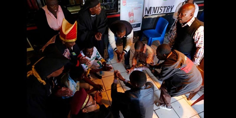 Afrique du Sud/Gabola: Lâ??Ã©glise oÃ¹ l'alcool est utilisÃ© pour le culte et le baptÃªme (photos)