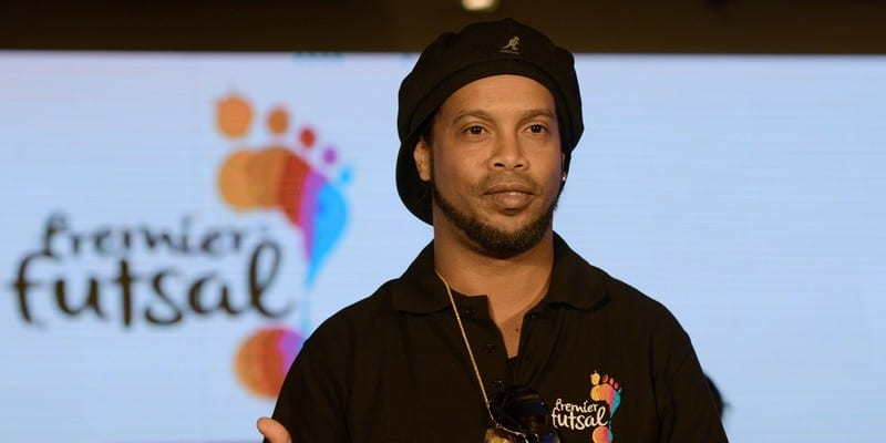 Bresil-l-ancien-footballeur-bresilien-Ronaldinho-va-epouser-deux-femmes