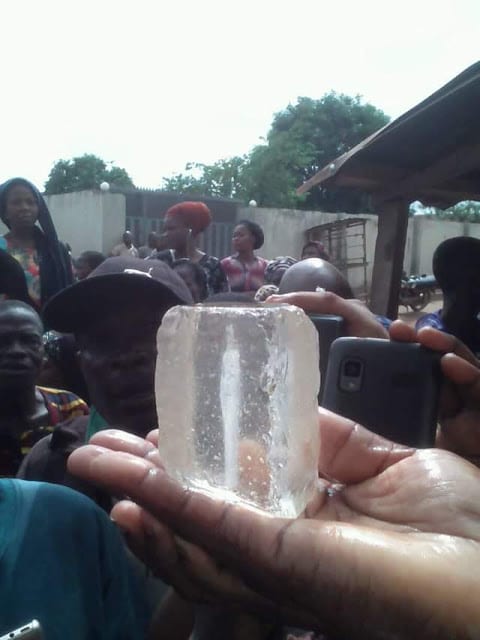 Nigeria/Insolite : Une ''image de Jésus'' dans une pierre précieuse fait le buzz (photos)