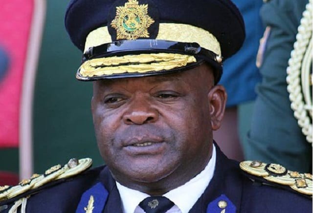 Zimbabwe: les policiers interdits de manger et de mettre les mains dans les poches
