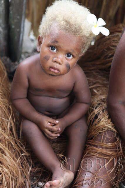 Incroyable: Voici les Mélanésiens, peuple noir et blond d’Australie (Photos)