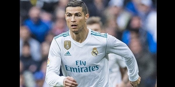 Football: Voici pourquoi Cristiano Ronaldo porte des maillots à manches ...