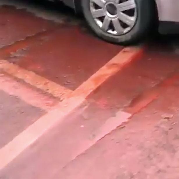 Mondial: Incroyable, la pluie serait devenue rouge après la victoire de l’Angleterre contre la Colombie (photos)