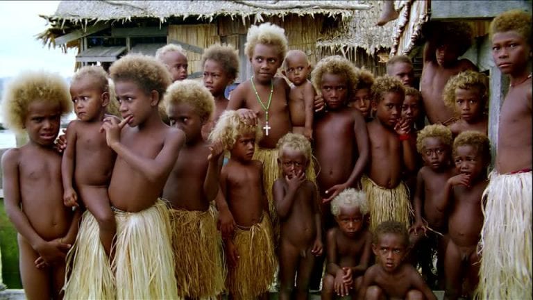 Incroyable: Voici les Mélanésiens, peuple noir et blond d’Australie (Photos)