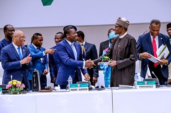 Afrique: le président nigérian Muhammadu Buhari prend la tête de la CEDEAO