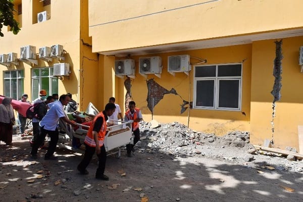Indonésie: Plus de 90 morts et des centaines de blessés après un tremblement de terre