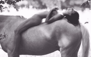 People: Des photos nues de Kendall Jenner affolent la toile!