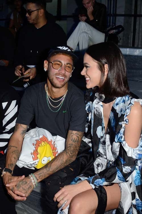 People: Neymar au défilé Off White en compagnie du mannequin Bruna Marquezine