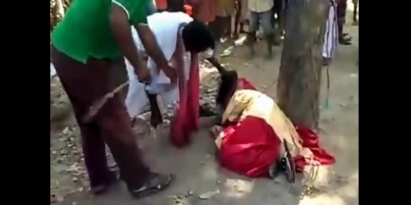 IndeÂ : Une musulmane attachÃ©e Ã  un arbre et fouettÃ©e pour avoir tentÃ© de fuguer avec son petit ami (vidÃ©o)