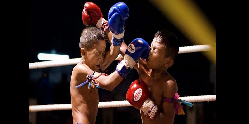 i - Thaïlande : Un jeune boxeur de 13 ans meurt sur le ring (photos)