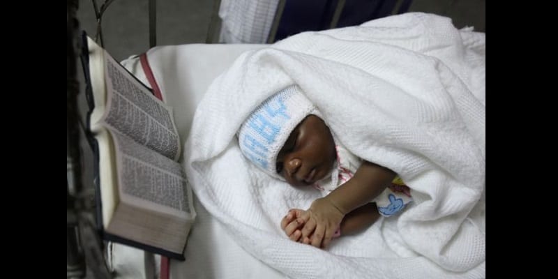 104901674 baby bible976getty - Zeal Akaraiwai : « L’ange » qui paie secrètement les factures d’hôpital des patients (photos)