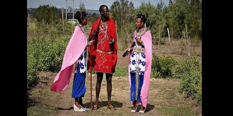 KenyaÂ : Un jeune homme Ã©pouse deux Ã©tudiantes le mÃªme jour (photos)