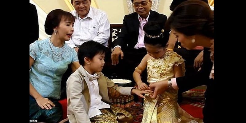 6 year old twins get married in Thailand to avoid bad luck lailasnews 2 - Thaïlande : Ils marient leurs enfants jumeaux pour éviter la malédiction (photos)
