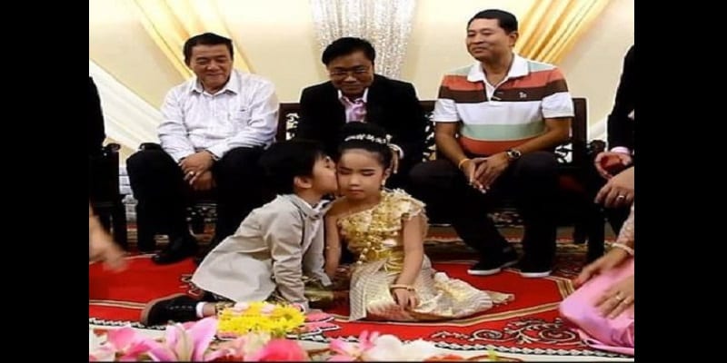 6 year old twins get married in Thailand to avoid bad luck lailasnews 3 - Thaïlande : Ils marient leurs enfants jumeaux pour éviter la malédiction (photos)