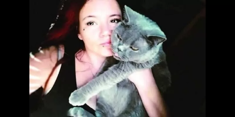 woman-earns-e282a628-million-a-year-from-selling-own-used-pant-photo