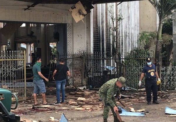 Philippines: double attentat contre une église catholique durant la messe. Le Pape François réagit!