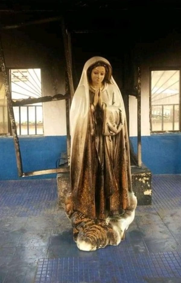 Nigeria: une femme met en feu la statue de la vierge dans une Ã©glise