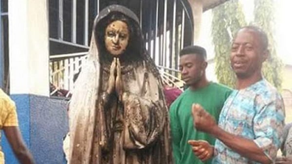 Nigeria: une femme met en feu la statue de la vierge dans une Ã©glise