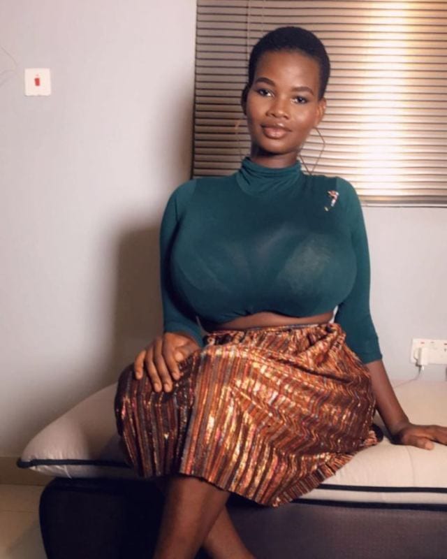 Watara 01 - Pamela Watara: La fille aux seins les plus gros du Ghana-Photos