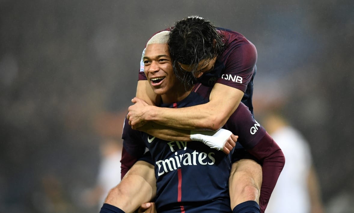 PSG: Edinson Cavani s'enflamme pour Kylian Mbappé