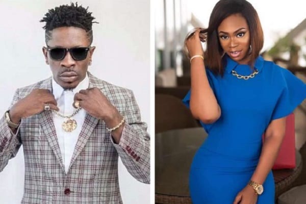 Shatta-Wale-proposes-to-long-time-girlfriend-Shatta-Michy-on-stage-lailasnews-600×400