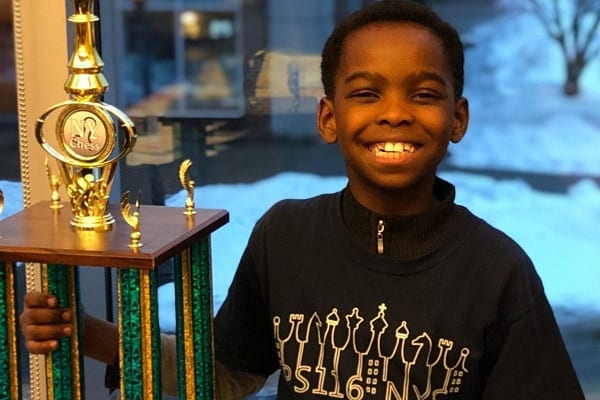 Un Nigérian de 8 ans qui a fui Boko Haram devient champion d’échecs aux USA