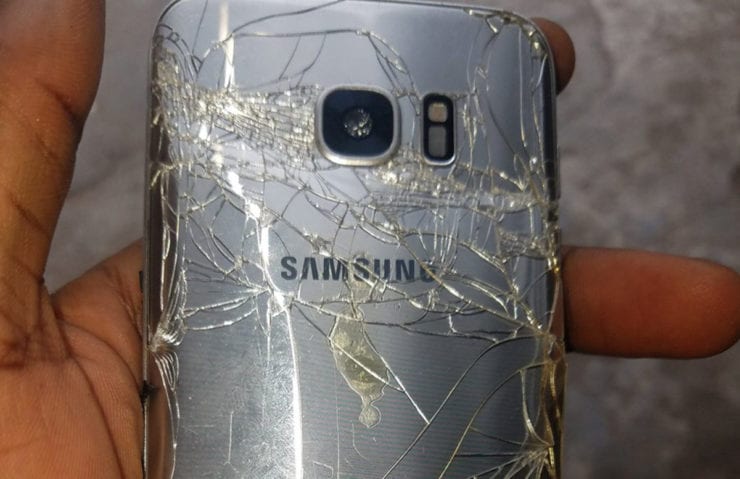 Un homme échappe à la mort après l'explosion de son téléphone Samsung