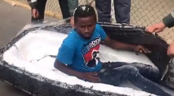 Les tableaux de bord de voitures et autres endroits où les Africains se cachent pour rallier l'Europe: Photos