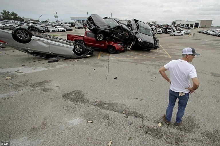 USA : Des centaines de voitures neuves détruites par une tornade chez un concessionnaire Toyota