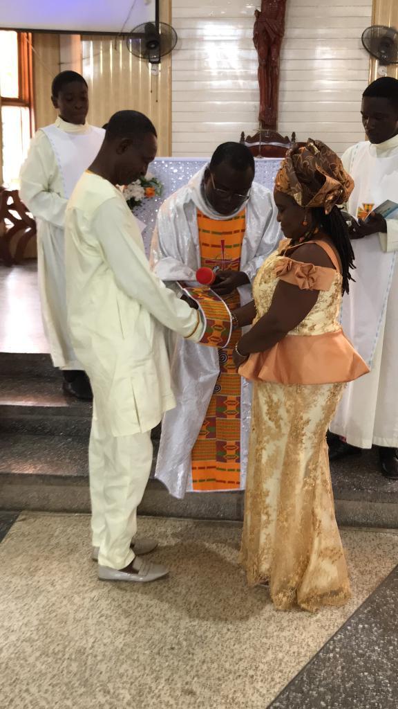 Nigeria : Un musulman et sa femme catholique bénissent leur union à l'église après 37 ans de mariage (photos)