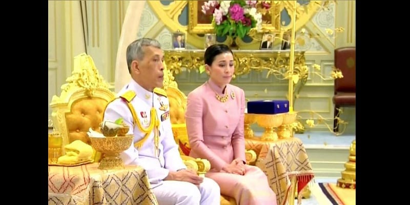 Thaïlande : Le roi épouse son garde du corps personnel (photos)