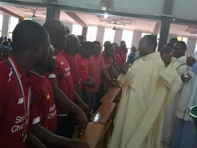 Nigeria: Des fans de Liverpool à l’église pour une action de grâce après leur victoire