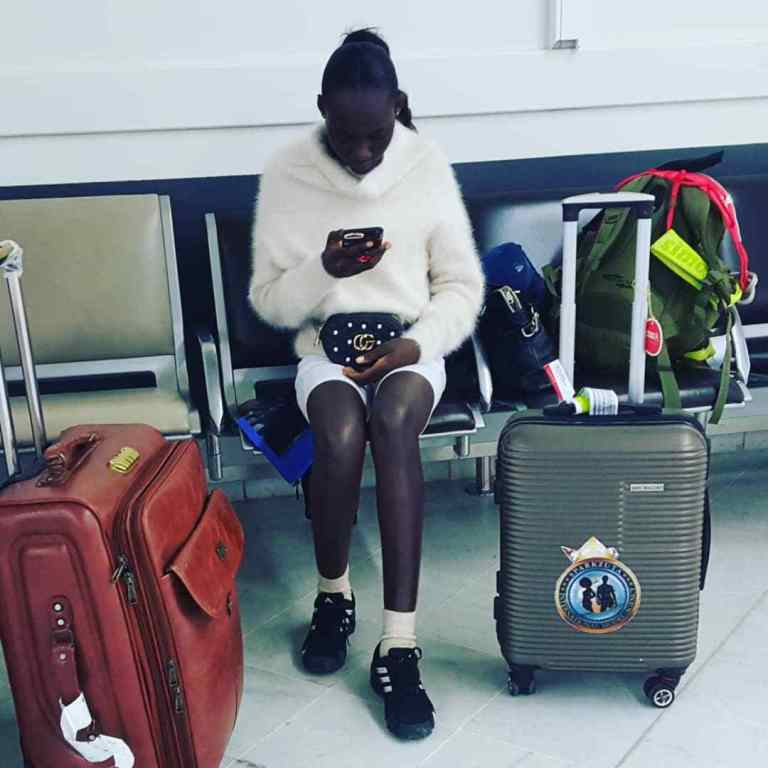 Un mannequin ghanéen prend la fuite après son arrivée à Paris