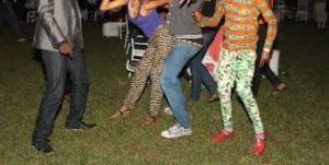 5 choses étranges pratiquées en Afrique pour accompagner les morts à leur dernière demeure (vidéo)