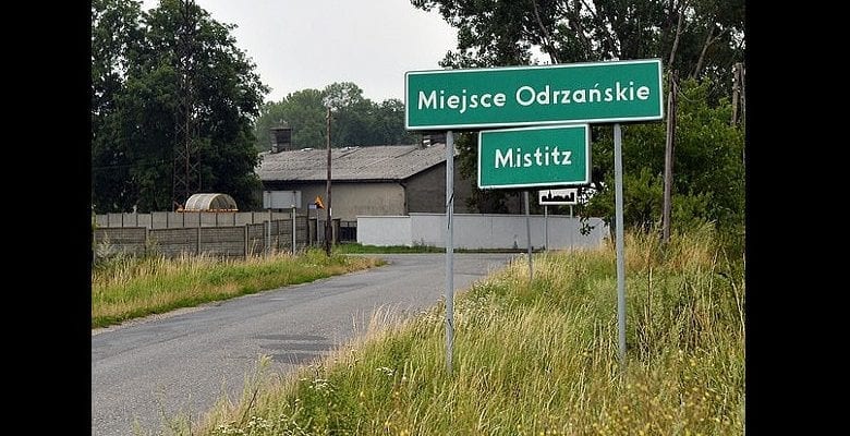 17150082-7345959-The_southwestern_Polish_village_of_Miejsce_Odrzanskie_pictured_a-m-21_1565519153853