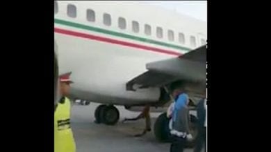 19146720-7524013-A_stowaway_who_had_desperately_clung_to_a_plane_as_it_took_off_f-m-1_1569931040592