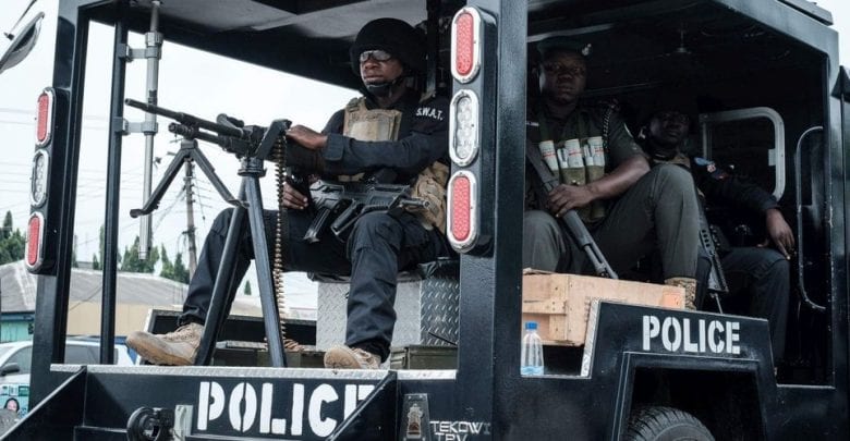 les-policiers-du-nigeria-ont-interpelle-deux-suspects