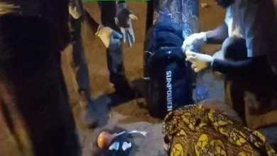 femme_accouche-pleine-rue-conakry