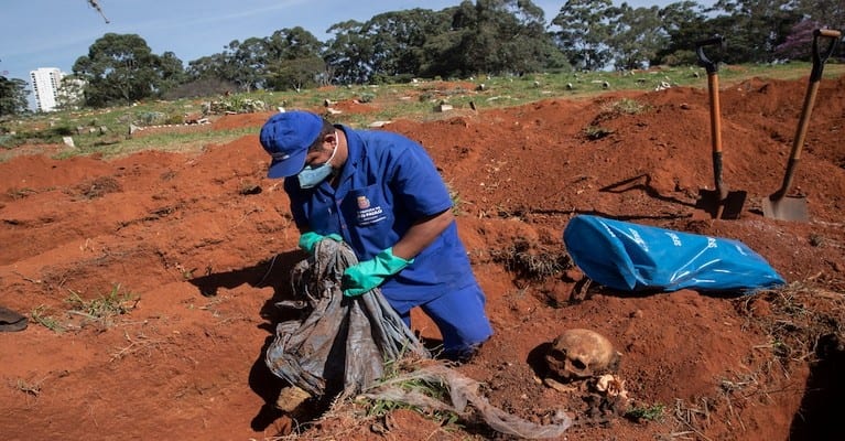 Brazil-three-year-old-dead-bodies-being-exhumed