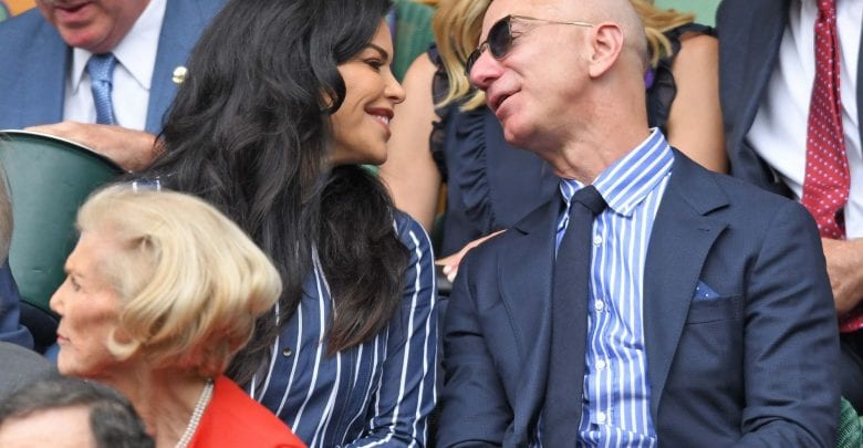 Jeff-Bezos-et-Lauren-Sanchez-affichent-leur-amour