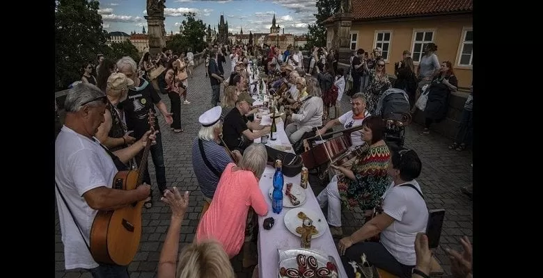 _113174360_hi062220693