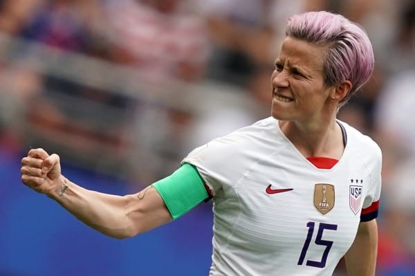 7797929791_megan-rapinoe-apres-la-victoire-de-l-equipe-americaine-contre-l-espagne-le-24-juin-2019