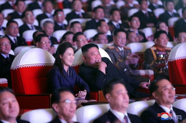 Corée du Nord: l'épouse du président réapparait en public après un an