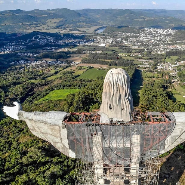 0 JS232360294 - Le Brésil construit une autre statue de Jésus- Christ, plus grande que celle de Rio
