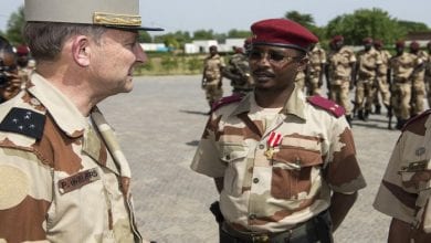 Visite du Général d’armées Pierre de Villiers chef d’état major des armées sur la base aérienne 172 « sergent-chef Adji Kosseï » à N’Djaména, Tchad.