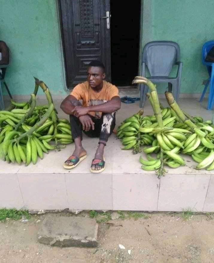 «J’ai volé ces bananes plantains pour acheter le maquillage de ma petite amie»