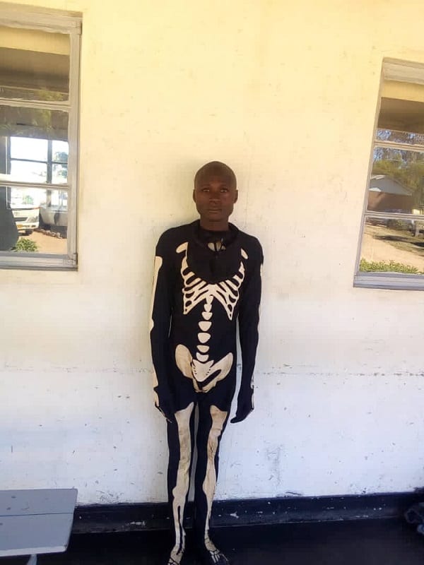 60af765bbb208 - Zimbabwe : un cambrioleur qui se faisait passer pour un fantôme arrêté