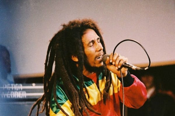 40 ans après sa mort, Bob Marley gagne toujours des millions, voici combien  il vaudrait s'il était en vie